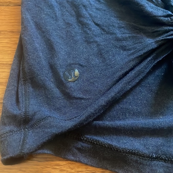 Lululemon tie back drapey tank top 4 with crossed straps - Picture 3 of 3